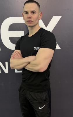 Инструктор тренажерного зала Ярушин  Семен